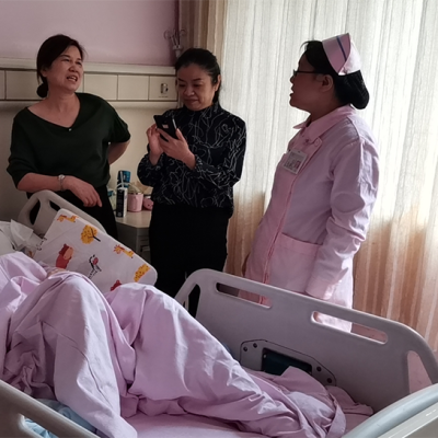 产科陪护动态：跟随查房的温暖守护