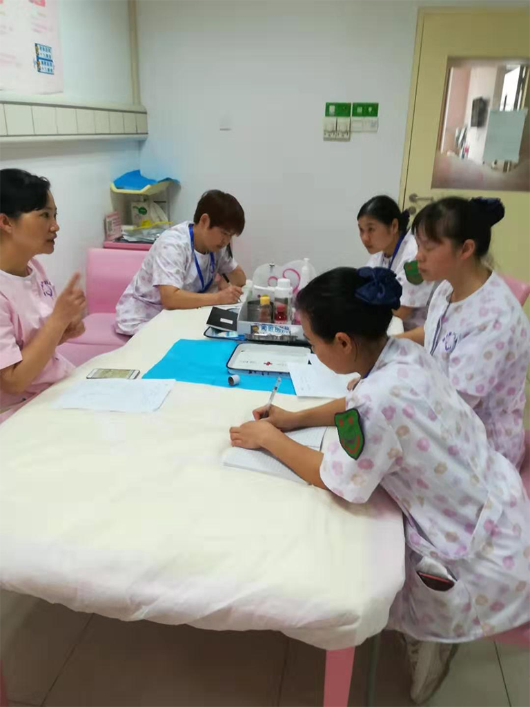 岗前实训：把专业刻进每一个护理细节